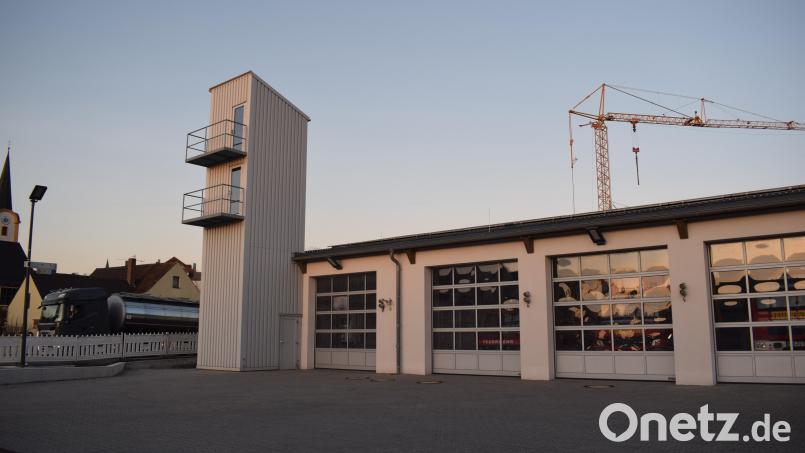 Um das sichere Üben der Einsatzkräfte auch künftig zu gewährleisten, müssen die Balkone am Übungsturm der Feuerwehr nach Süden hin verbreitert werden. Bild: bnr