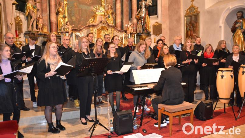 Ein beeindruckendes Konzert gab der Chor „All Generations“ aus Floß in der Konnersreuther Pfarrkirche. Die Leitung hatte Marion Elling-Birkhan. Bild: jr