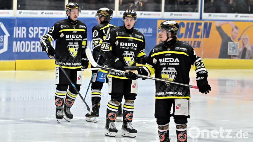 Es läuft einfach nicht beim ERSC Amberg. Seit sechs Spielen warten die Löwen auf einen Sieg. Am Freitagabend steht die schwere Auswärtsaufgabe beim heimstarken EV Dingolfing auf dem Programm. Bild: Hubert Ziegler