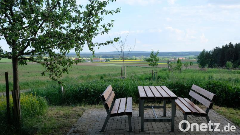 Zum geplanten Solarkraftwerk zwischen dem Weiler Grün und dem Ortsteil Oberbibrach der Gemeinde Vorbach gibt es viel Kritik, wie sich bei der Präsentation des Projekts in der Bürgerversammlung in Oberbibrach herausstellte. Bild: do