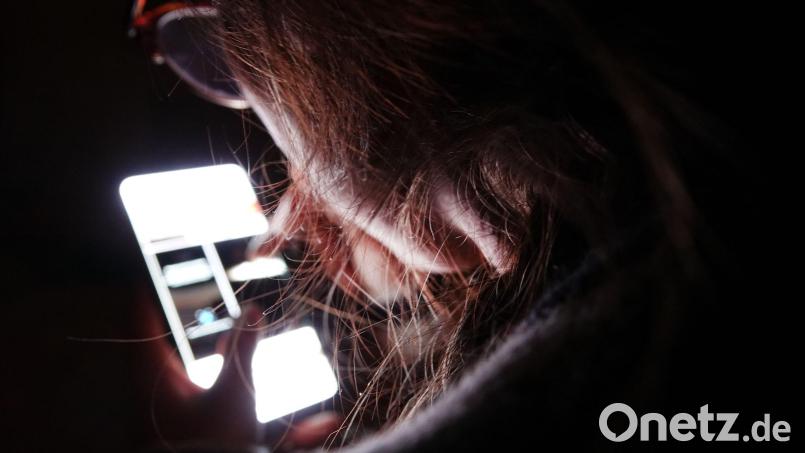 Für die Umsetzung des Gesetzes sind die Tech-Unternehmen verantwortlich. (Symbolbild) Bild: Weronika Peneshko/dpa/dpa-tmn