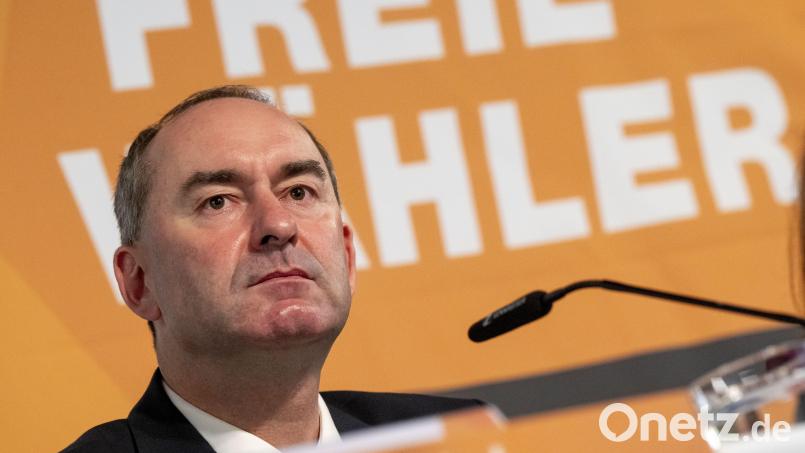 Hubert Aiwanger, Bundesvorsitzende der Freien Wähler, nimmt an der Vorstellung der ersten Direktkandidaten für die Bundestagswahl 2025 teil. Bild: Peter Kneffel/dpa