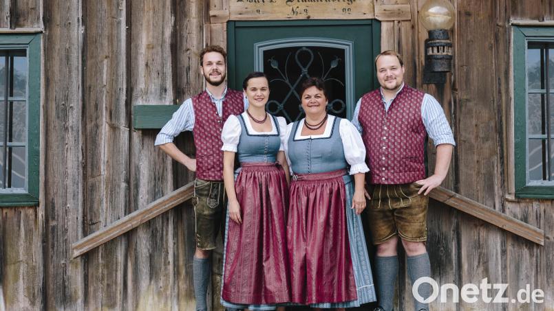 Eine der beliebtesten Volksmusikgruppen in Bayern, der &quot;Duschlhof G&#039;sang&quot;, kommt nach Neustadt/WN zum &quot;Altbayrischen Adventssingen&quot;. Bild: Viktoria Hofmarcher/exb
