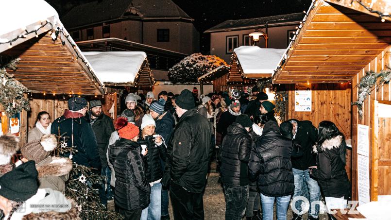 Beim Weihnachtsmarkt zum Beginn der Adventszeit am Wochenende in Waldsassen freuen sich 36 Anbieter auf viele Gäste. Dieses Jahr gibt es auch einige Besonderheiten. Archivbild: Sebastian Hassner/exb