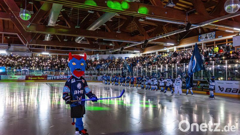 Wie konnten die Blue Devils Weiden und der 1. EV Weiden überhaupt in eine finanziell derart brenzlige Situation geraten? Dazu haben sich die Spielbetriebs-GmbH und auch die DEL2 gegenüber Oberpfalz-Medien geäußert. Bild: Elke Englmaier