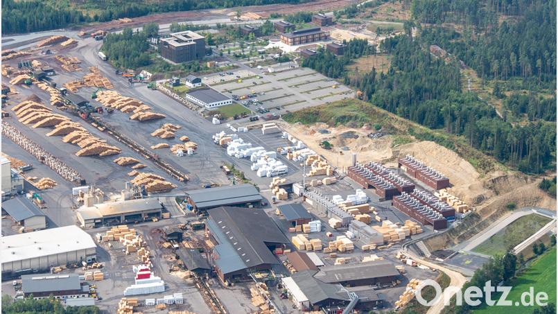 Das Ziegler-Sägewerk in Betzenmühle ist das größte in Europa. Nach dem Insolvenzantrag sucht auch die Politik nach Unterstützungsmöglichkeiten für die Mitarbeitenden. Archivbild: mür