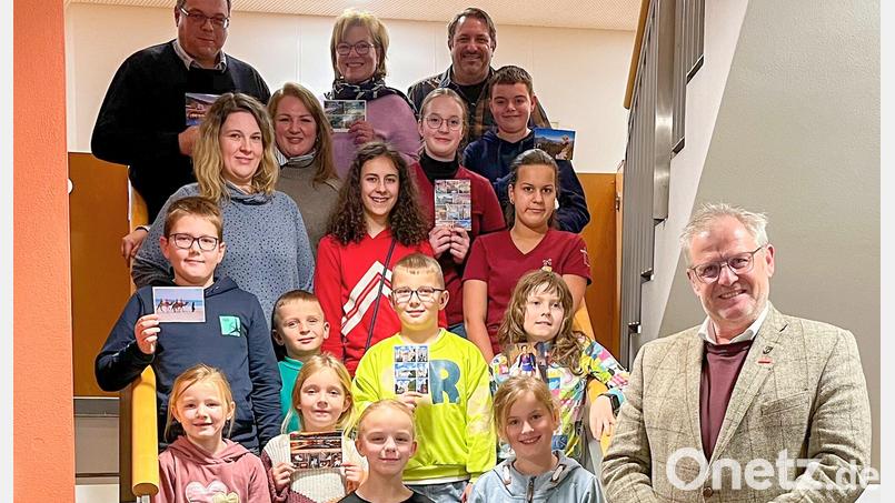 Glückliche Gesichter bei den Gewinnern der diesjährigen Postkartenaktion. Bild: Andreas Hofmeister/Stadt Schwandorf/exb