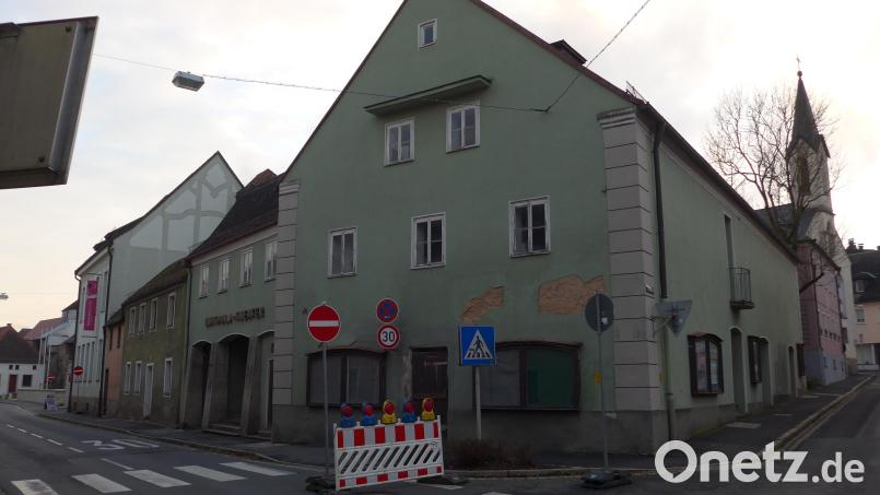 Das ehemalige Luitpold-Kino in Tirschenreuth wird ein Theater mit Multifunktionsraum und Schaubrauerei. Nun gibt es auch einen Zeitplan, wann der Umbau starten soll. Bild: tss