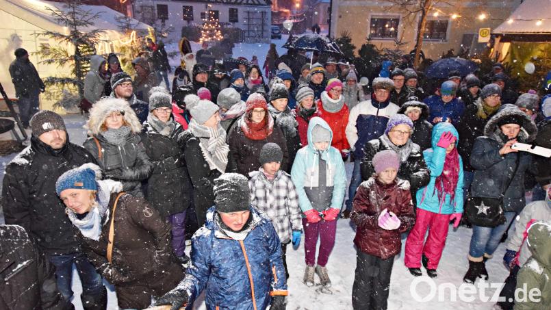 Eine traumhafte Winterlandschaft, so wie auf dem Bild im Jahr 2017, wünschen sich Gemeinde, Organisatoren, beteiligte Musikgruppen, sowie die Vereine und Gruppierungen, die heuer bei der Illschwanger Dorfweihnacht am zweiten Adventswochenende dabei sind. Bild: no