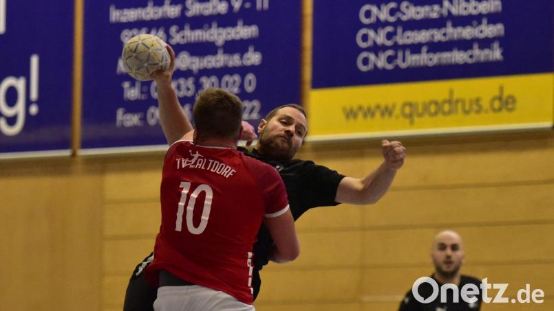 Benedikt Fuchs (am Ball/Szene aus einem anderen Spiel) traf elf Mal für die HSG, das reichte dennoch nicht zum Sieg. Bild: ham