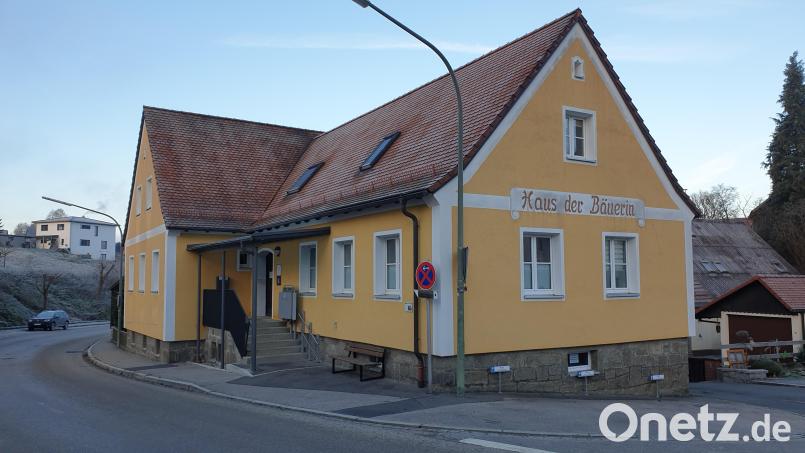 Der Umbau der Landarztpraxis im &quot;Haus der Bäuerin&quot; ist abgeschlossen, nun soll es im Keller des Hauses weitergehen. Unter dem Eingangsbereich ist das Mauerwerk feucht - Lösungen zur Trockenlegung werden gesucht. Bild: fla