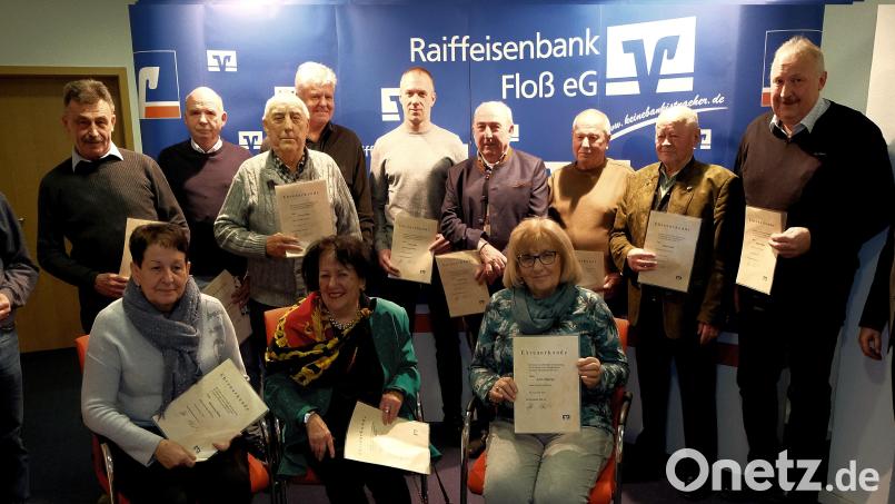 Die Jubilare mit Vorstandsvorsitzenden Thomas Stetter (rechts). Bild: le