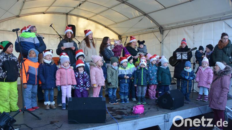 Toll war der Auftritt der Mädchen und Jungen des Johanniter-Kinderhauses beim Pechbrunner Weihnachtsmarkt. Bild: jr