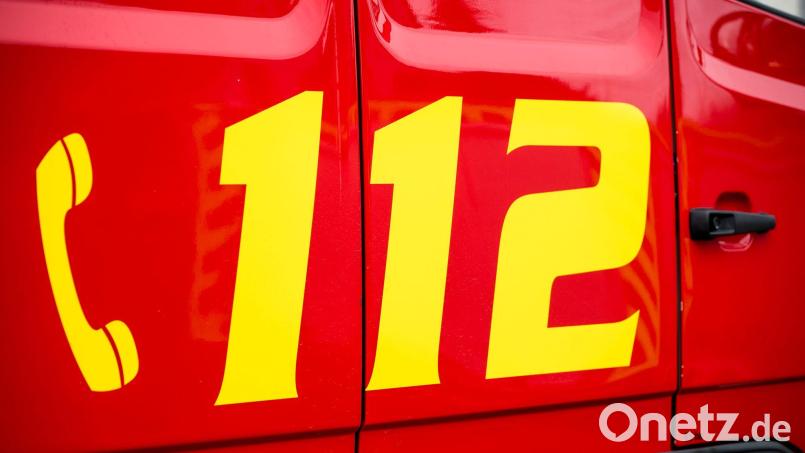 Im Notfall bleibt manchmal nichts anderes übrig, als die Feuerwehr zu rufen. (Symbolfoto) Symbolbild: Daniel Vogl/dpa