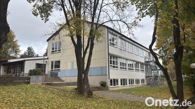 Der vorgesehene Neubau der Grundschule in Neukirchen liegt derzeit auf Eis. Archivbild: ge