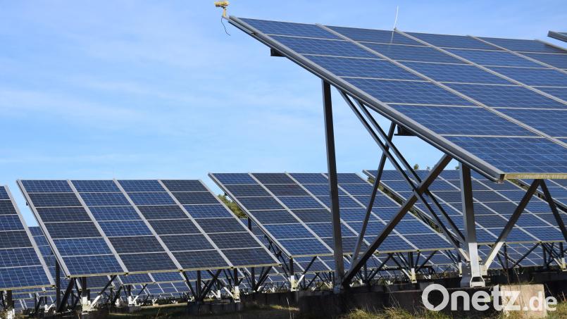 Die Abfinanzierung der 1,1 Megawatt PV-Anlage der Solarpark Hohenburg GmbH auf dem Aichaer Berg geht in die letzten Runden. Im Jahr 2025 soll die Anlage Schuldenfrei gestellt sein. Bild: bö