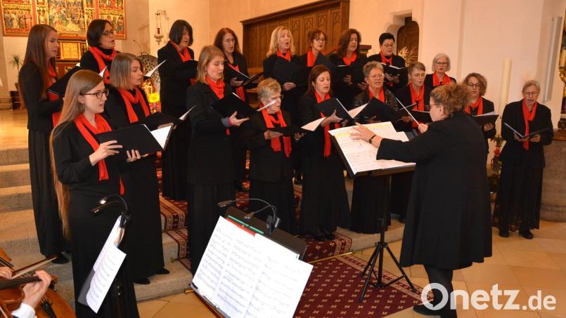 Das Ensemble Kreuzer unter der Leitung von Brigitte Kreuzer singt ein Weihnachtskonzert in Fockenfeld. Archivbild: Josef Rosner