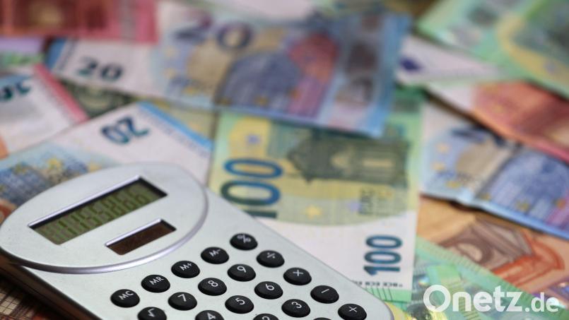 Bei den jährlichen Haushaltsberatungen geht es um Millionen Euro. In diesem Jahr überträgt die Stadt Amberg die Haushaltssitzung sogar im Internet. Bild: Karl-Josef Hildenbrand/dpa