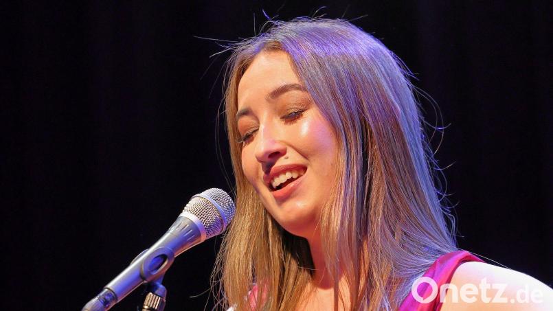 Die Jazz-Sängerin Olga Dudkova spielt am Freitag im Bistrot Paris in Weiden das Abschlusskonzert des diesjährigen Jazz-Herbstes. Bild: Gerhard Kretschmer