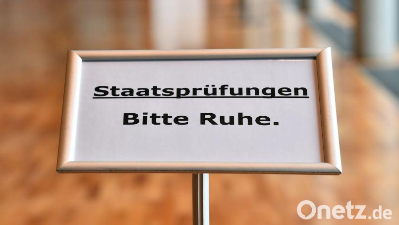 Wer sein Examen schreibt, braucht Ruhe. In München und Augsburg hat das beim Zweiten Juristischen Staatsexamen nicht geklappt. Symbolbild: Martin Schutt/dpa-Zentralbild/dpa