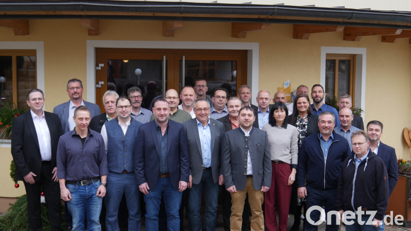 16 Jubilare von Leistritz Produktionstechnik wurden für ihre langjährige Mitarbeit im Unternehmen geehrt. Bild: Leistritz Produktionstechnik GmbH