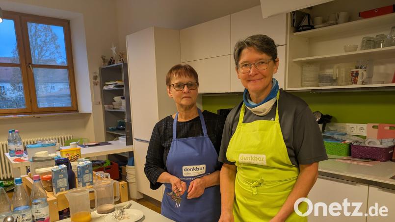 Marina Gebhardt und Silvia Engel (von links) sind im Moment die einzigen Frühstückslotsinnen und brauchen dringend Unterstützung. Andernfalls ist nicht sicher, ob das Angebot über das zehnjährige Bestehen im März 2025 hinaus aufrechterhalten werden kann. Bild: pz