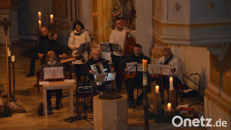 Die Sitzweilgruppe, das Bläserquintett und die Schellenberger Alphornbläser stimmen am Dienstag, 10. Dezember, um 19 Uhr in der Evangelischen Stadtkirche auf Weihnachten ein. Archivbild: dob