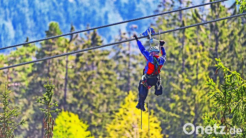 Rettungseinsätze wie die Evakuierung der Seilbahnen am Ochsenkopf koordiniert bisher die Bergwacht Fichtelgebirge. Das wird sich mit der Zusammenlegung ändern. Archivbild: Florian Miedl/fph