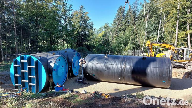 Erst im Sommer 2023 hatte der Zweckverband Wasserversorgung Bachetsfeld-Gruppe die Hochbehälter bei Bodenhof erneuert und vergrößert. Solche Investitionen müssten bei einem Zusammenschluss berücksichtigt werden. Um fundierte Zahlen zu eruieren, wurde nun ein Grundsatzbeschluss gefällt und eine Förderung beantragt. Archivbild: Gerhard Pirner