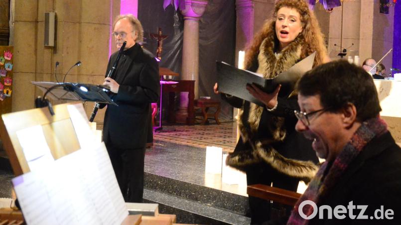 Dieter Müller (Flöte) Jana Müller (Sopran) und Markus Lommer (Orgel) spielen Lieder zum Mitsingen. Bild: Kunz