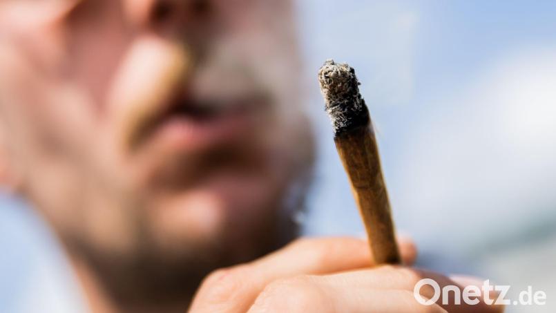 Ein Mann aus Polen hat sich nach dem Konsum von Marihuana hinters Steuer seines Wagens gesetzt. Symbolbild: Christoph Soeder/dpa