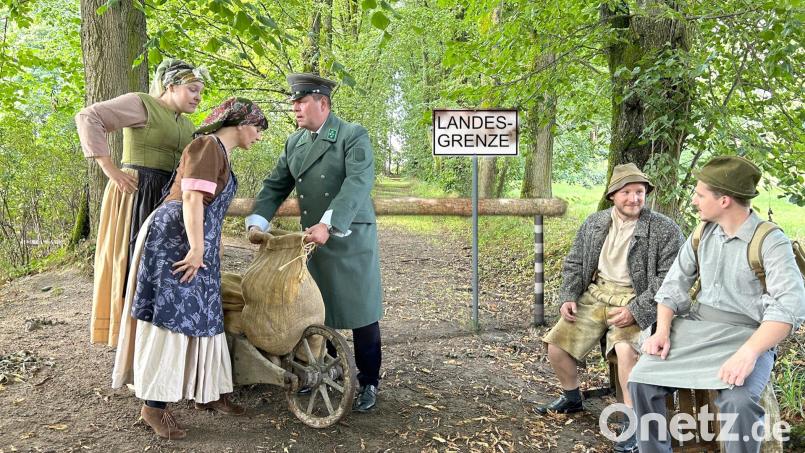 Schauspiel-Szene aus der Schmuggler-Episode. Bild: Janka Hannemann-Mathes/exb
