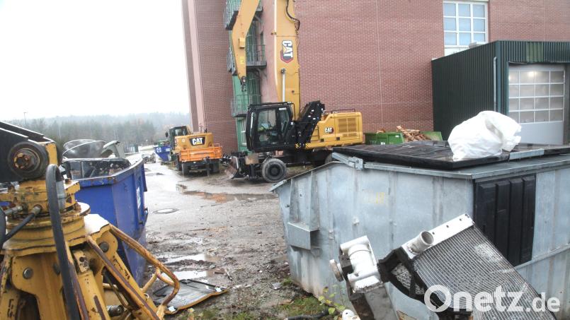 Der aktuelle Standort in Wackersdorf erfüllt für den Baggerhersteller EDC in keiner Weise die Anforderungen an ein modernes Entwicklungszentrum. Bild: Hirsch