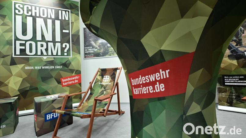 Immer wieder kommt es derzeit im Donaueinkaufzentrum in Regensburg zu Beschädigungen von Bundeswehreigentum. Jetzt wurde ein Fahrzeug zerkratzt. Symbolbild: Martin Schutt