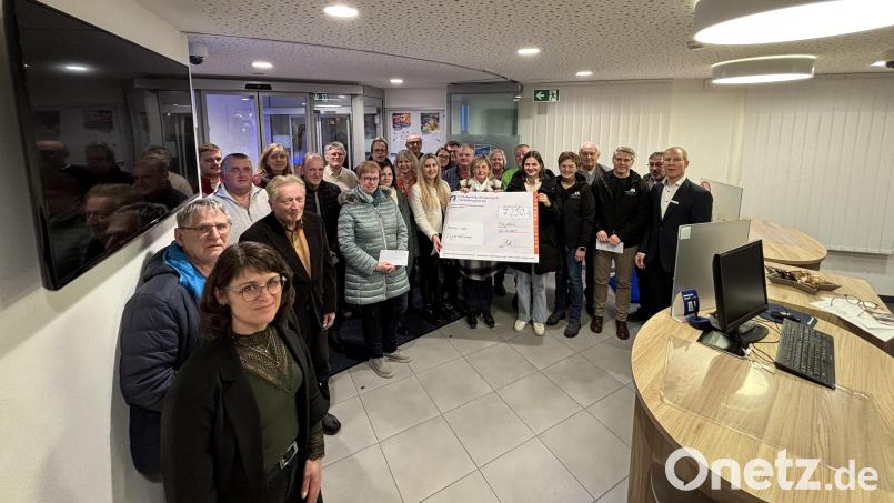 Mit insgesamt 7250 Euro unterstützt die Volksbank Vereine aus Pleystein und der Umgebung. Bild: Volksbank Raiffeisenbank Nordoberpfalz eG