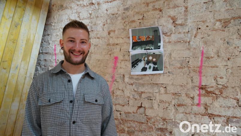 Die Gastro-Szene in Kemnath wird im kommenden Jahr um eine Location reicher. Matthias Küffner und David Lenk eröffnen auf dem Kemnather Stadtplatz die &quot;Smile Bar&quot;. Matthias Küffner führt Oberpfalz-Medien durch die zukünftigen Räumlichkeiten. Bild: kaz