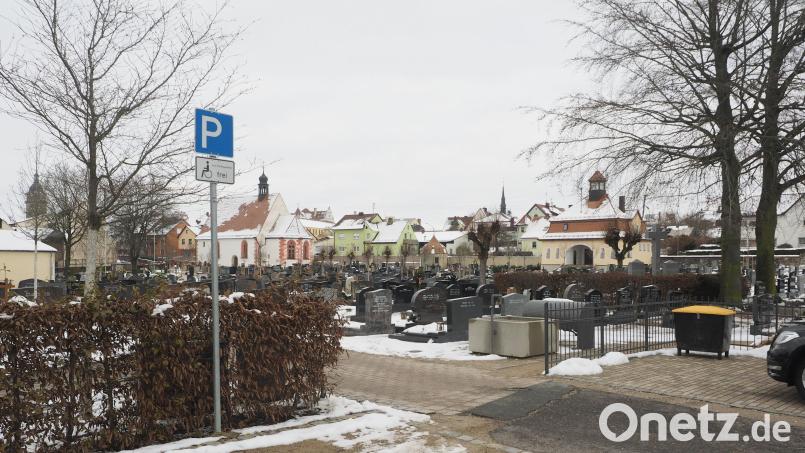 Auf dem Friedhof in Auerbach (Bild) und auch in Gunzendorf gelten vom 1. Januar 2025 an deutlich höhere Gebührensätze. Archivbild: kek