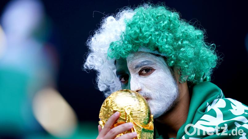 Die Fußball-WM und damit der goldene Pokal werden 2034 nach Saudi-Arabien kommen – das ist so gut wie sicher. Auch der DFB wird dafür stimmen. Symbolbild: Adam Davy/dpa