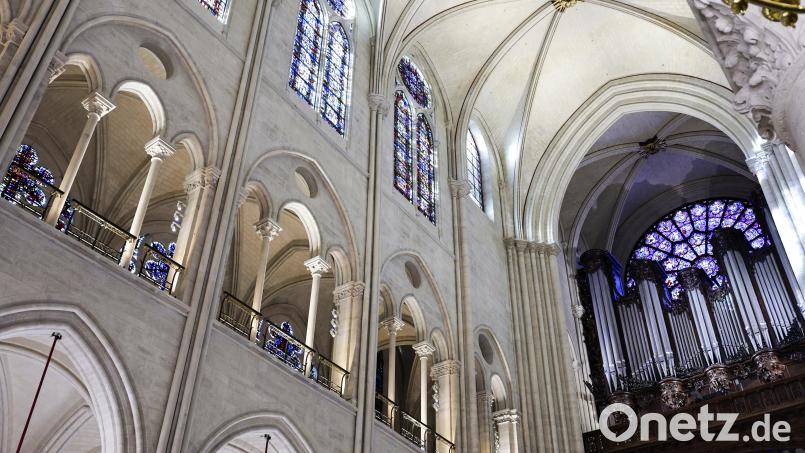 Beim Wiederaufbau der Kathedrale Notre-Dame in Paris ist bei der Restaurierung der Fenster auch Glas aus Waldsassen verwendet worden, zu einem &quot;guten Teil&quot;, wie Lamberts-Geschäftsführer Christian Baierl erklärt. Bild: Stephane de Sakutin/dpa