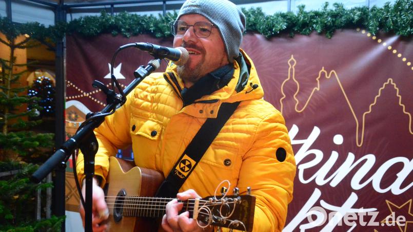 Ben Stone mit seiner Gitarre. Bild: Kunz