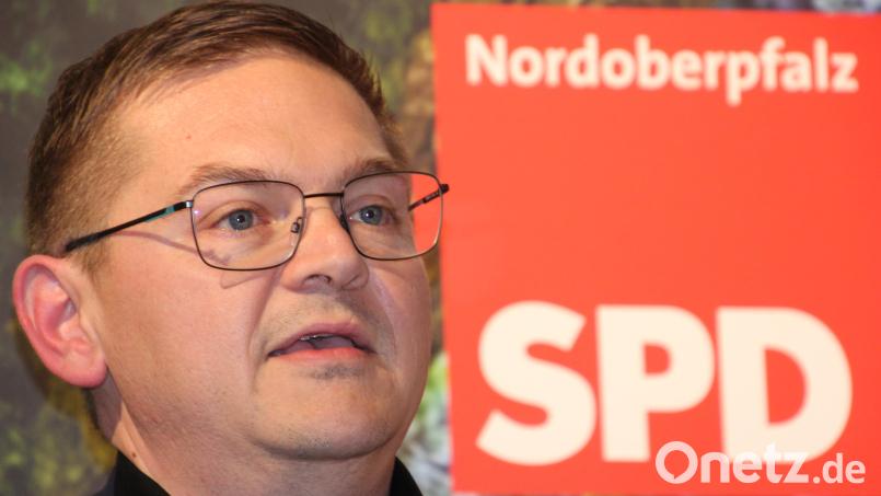Gregor Forster gab sich beim Wahlkampfauftakt in Erbendorf kämpferisch. Bild: kro