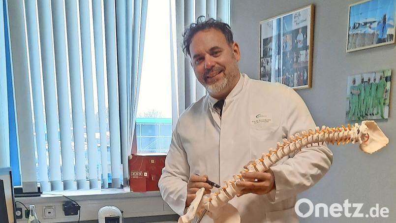 Professor Dr. Achim Benditz, Leiter der Wirbelsäulenabteilung am Klinikum Fichtelgebirge, verfügt über große Erfahrung in der Behandlung von Bandscheibenvorfällen. Bild: Christl Schemm/fph