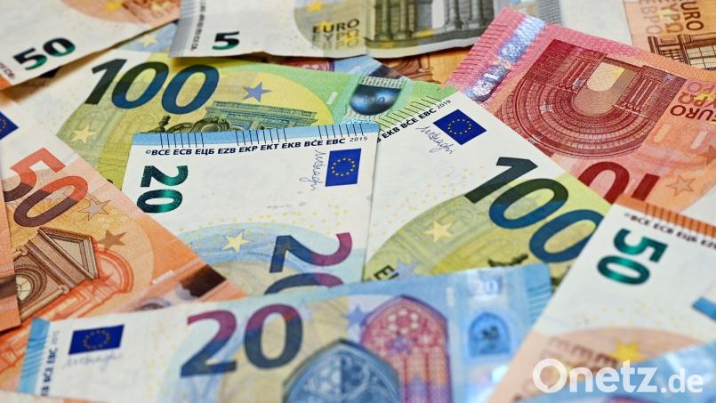 232,1 Millionen Euro: Der Haushalt des Landkreises Schwandorf steigt heuer in bisher noch nicht erreichte Höhen. Symbolbild: Patrick Pleul/dpa-Zentralbild/dpa/Illustration