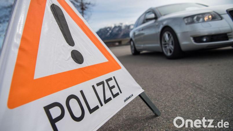 Zu Kontrollen standen Beamte der Verkehrspolizei am Sonntag an der A 6. Symbolbild: Lino Mirgeler/dpa