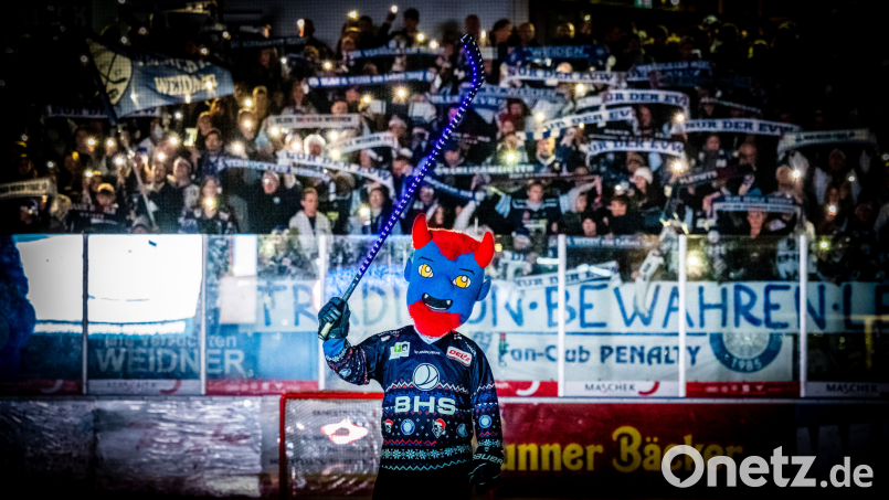Die Zukunft des Eishockeystandorts Weiden entwickelt sich positiv, das übergeordnete Ziel einer nachhaltigen Sicherung ist jedoch noch nicht erreicht. Während der Erhalt des Stammvereins zunehmend in Sichtweite rückt, arbeiten die Verantwortlichen mit Hochdruck daran, auch für die Blue Devils Spielbetriebs GmbH eine nachhaltige Zukunft zu sichern. Bild: Tobias Neubert/exb