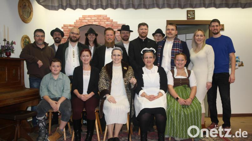 Die Theatertruppe um Regisseur Jürgen Meier freut sich darauf, mit dem Stück „Der fast keusche Josef“ von Cornelia Willinger das Publikum amüsieren zu können. Bild: nag