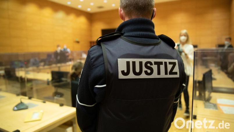 Wegen des Einbruchs in eine Ebermannsdorfer Firma hatte sich ein Mann vor dem Amtsgericht in Amberg zu verantworten. Symbolbild: Friso Gentsch/dpa/Symbolbild