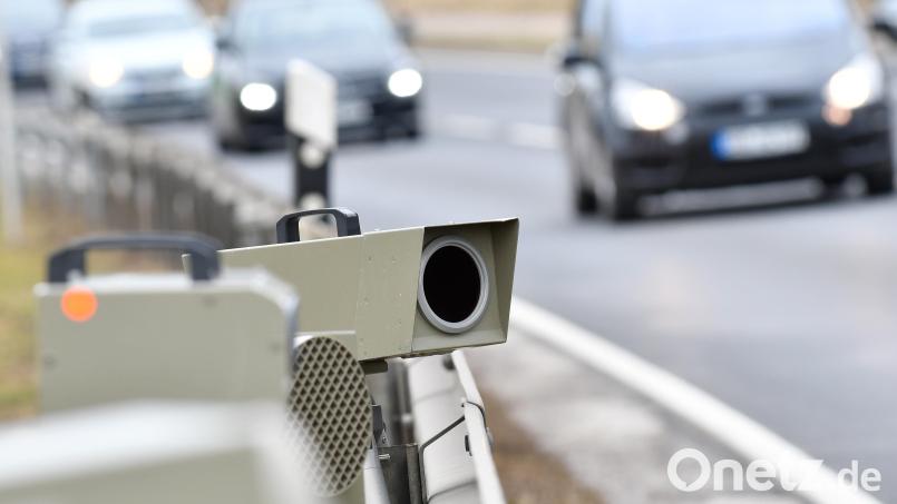 Der Zweckverband Kommunale Verkehrssicherheit Oberpfalz hat in Tirschenreuth im dritten Quartal an drei Stellen die Geschwindigkeit von Fahrzeugen gemessen. Von 774 Fahrzeugen waren 63 zu schnell unterwegs, 60 Fahrer mussten Bußgeld zahlen. Symbolbild: Petra Hartl