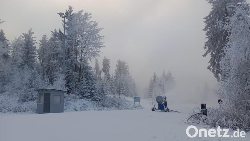 Auf der Silberhütte sind jetzt die Schneekanonen in Betrieb. Bild: Stefan Schnurrer/exb