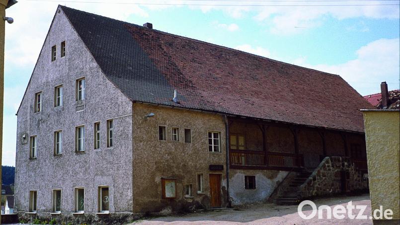 Eines der ersten Farbfotos des Bauwerks im Spitalhof zeigt dringenden Sanierungsbedarf. Es sollte noch bis Mitte der 1970er Jahre dauern, bis es dazu kam. Bild: Archiv Raphael Haubelt